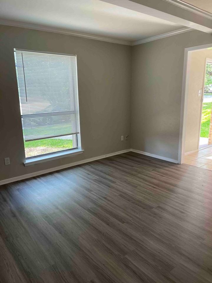 502 E Belt Line Rd #B - Photo 5 of 11