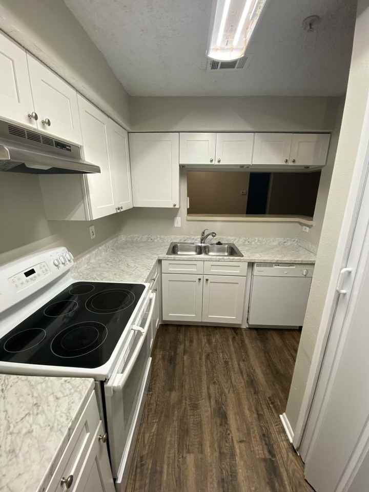 238 Afton Sq #202 - Photo 4 of 19