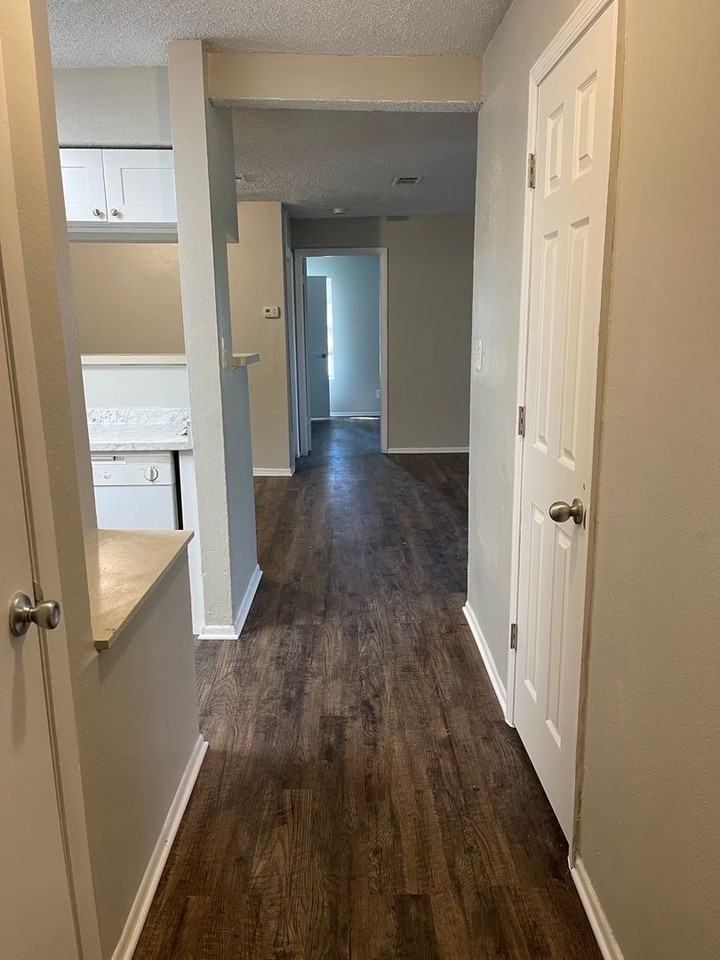 238 Afton Sq #202 - Photo 5 of 19
