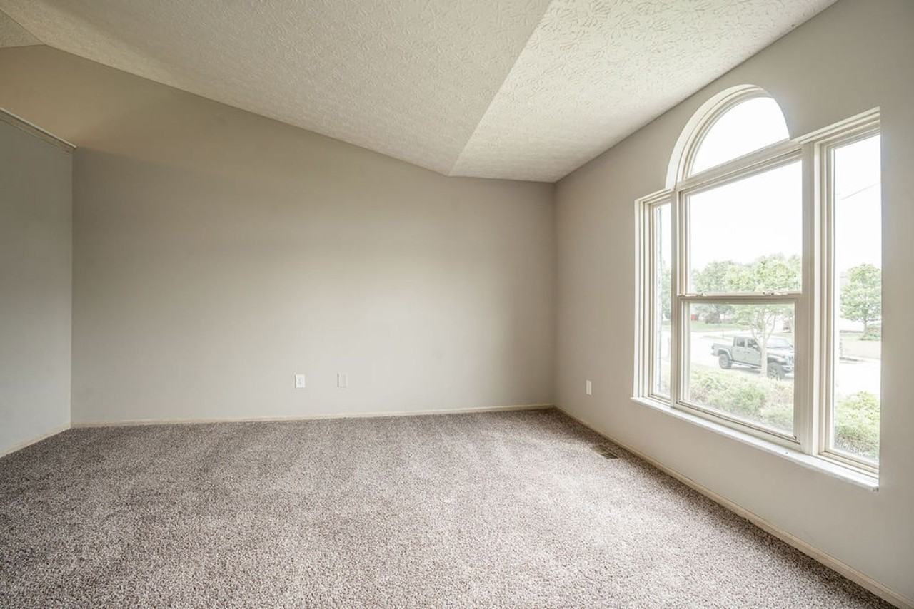 4819 Grove Pointe Dr - Photo 2 of 20