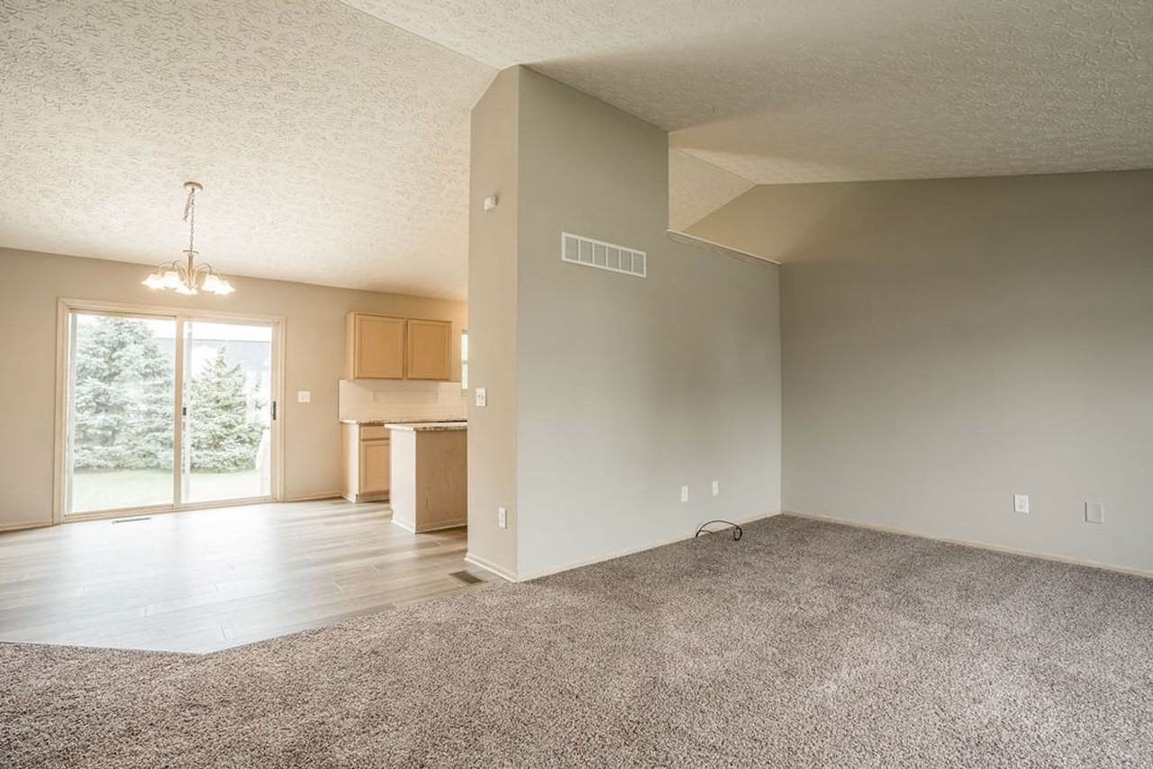 4819 Grove Pointe Dr - Photo 3 of 20