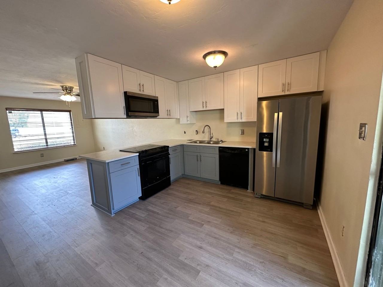 301 S Lipona Rd #24 - Photo 4 of 16