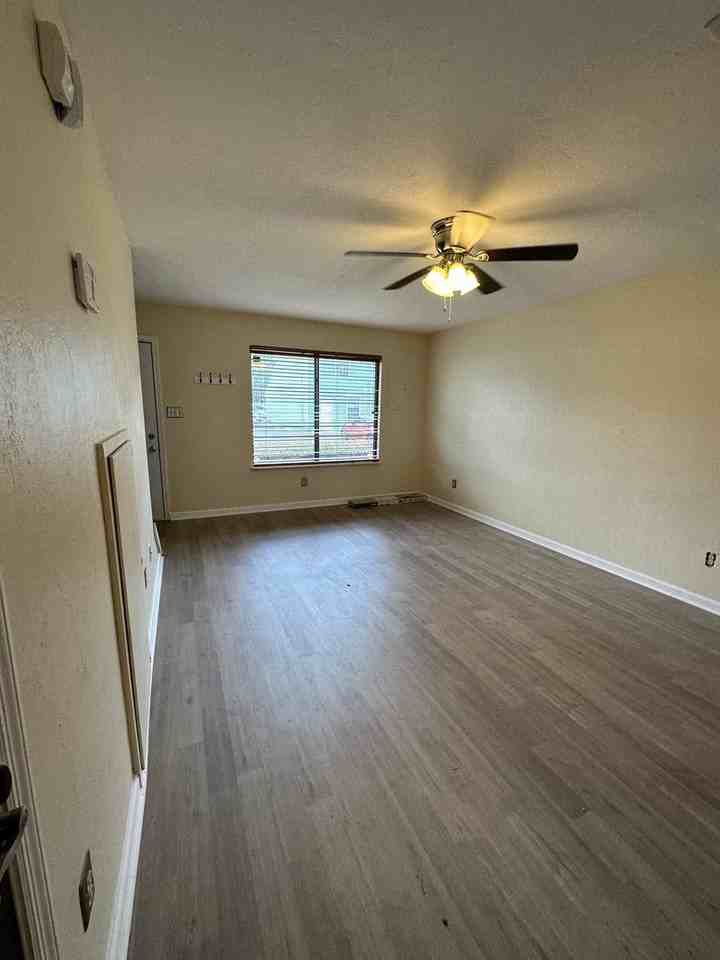 301 S Lipona Rd #24 - Photo 7 of 16