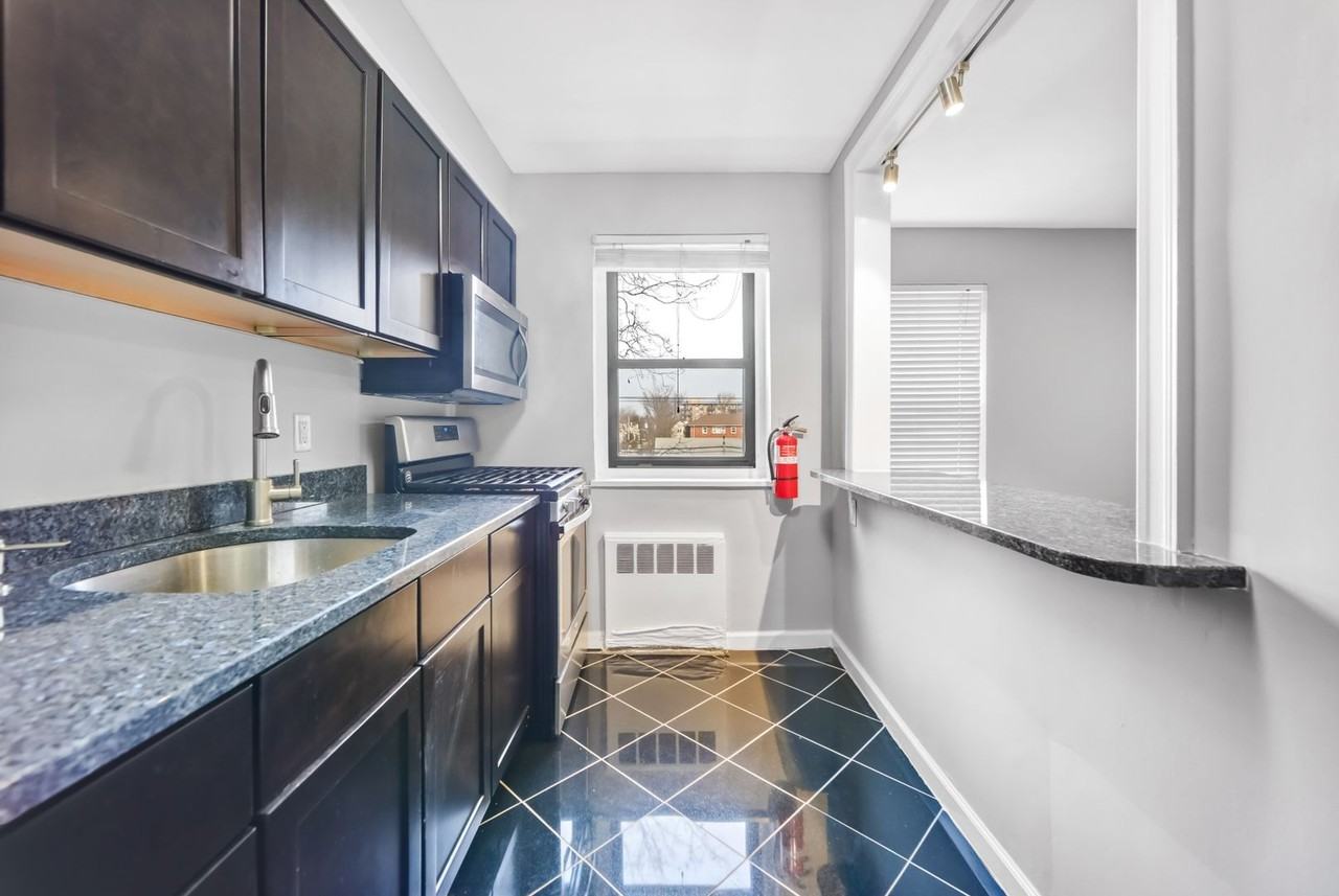 2339 Hudson Ter - Photo 3 of 14