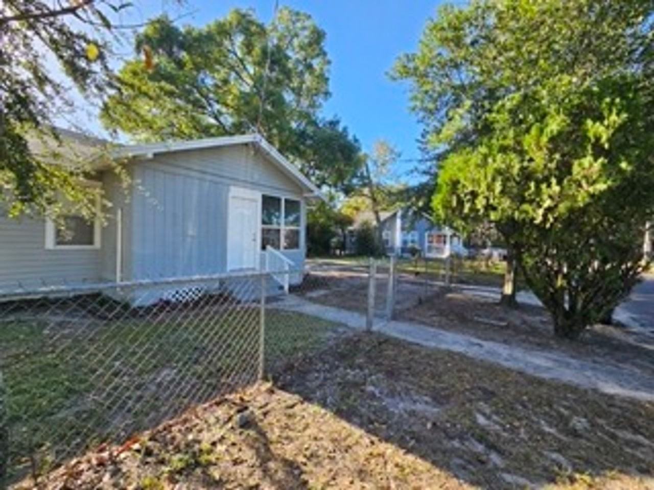 1010 E 13th St - Photo 2 of 24