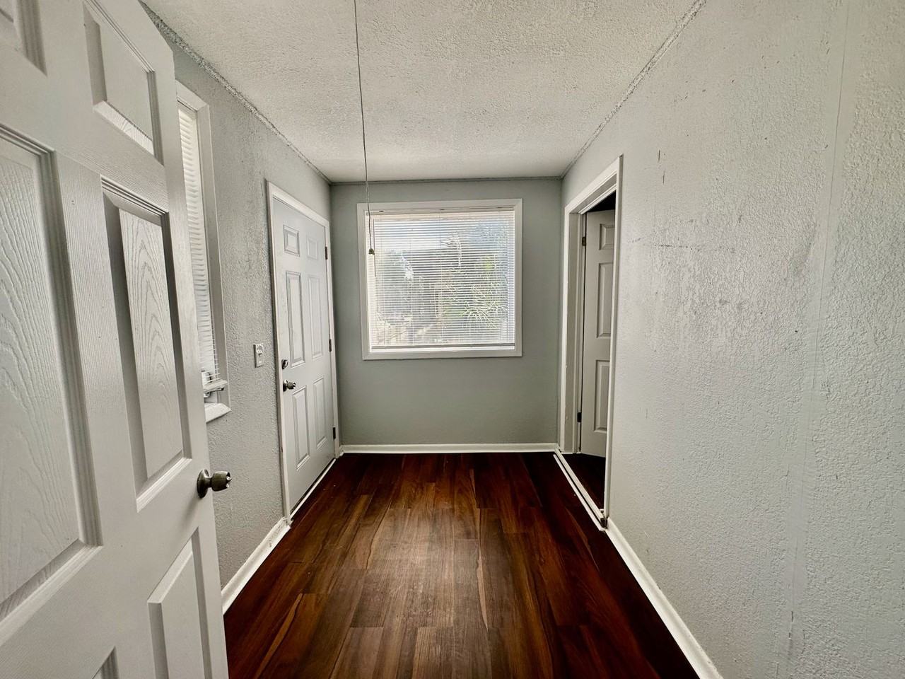 1010 E 13th St - Photo 6 of 24