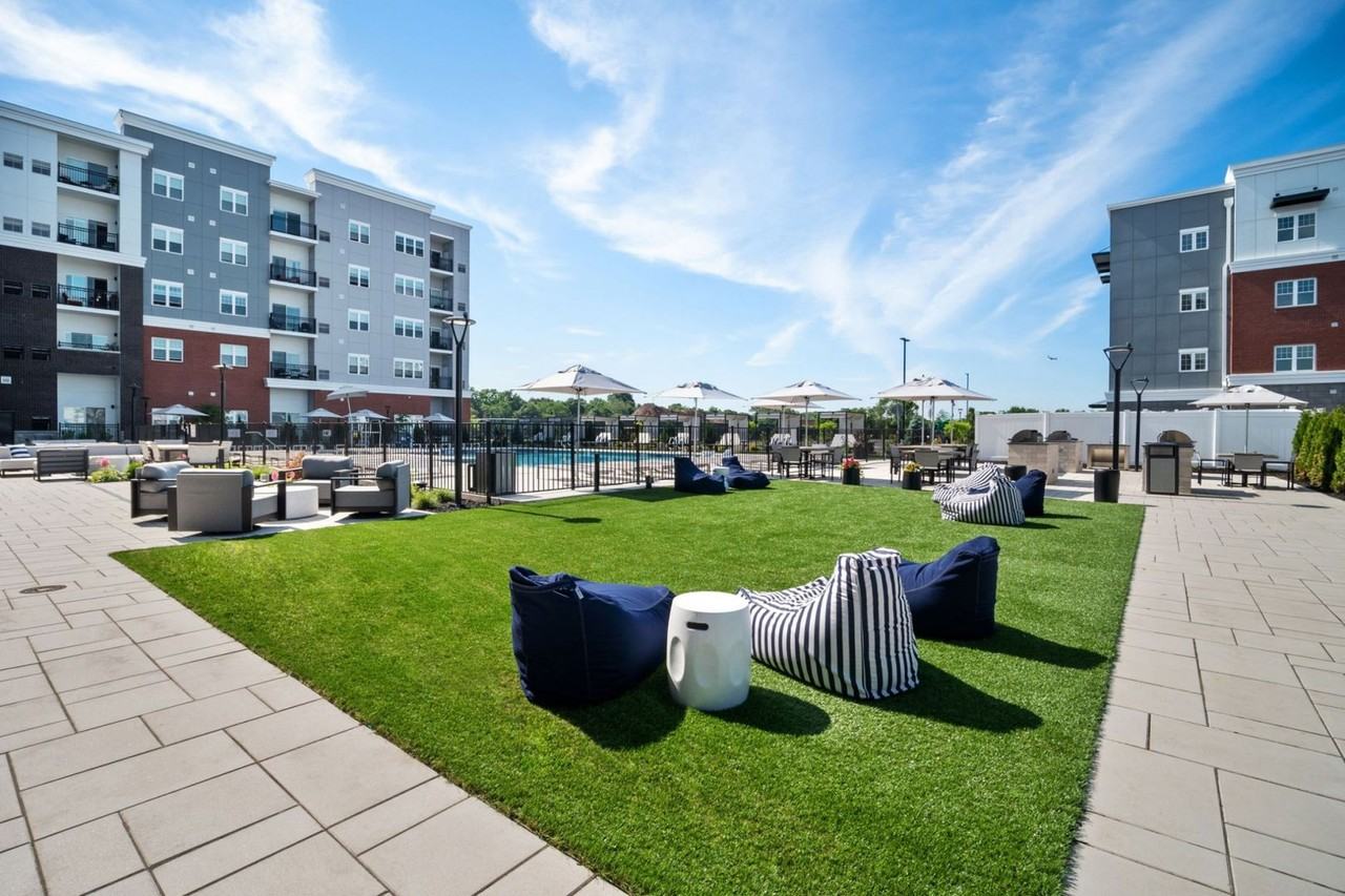 999 Main St - Photo 4 of 34