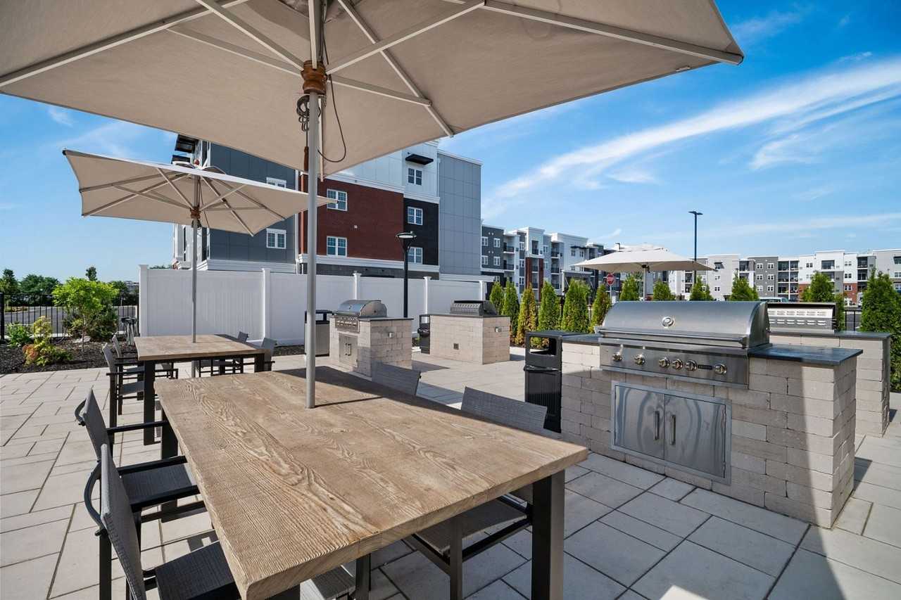 999 Main St - Photo 5 of 34