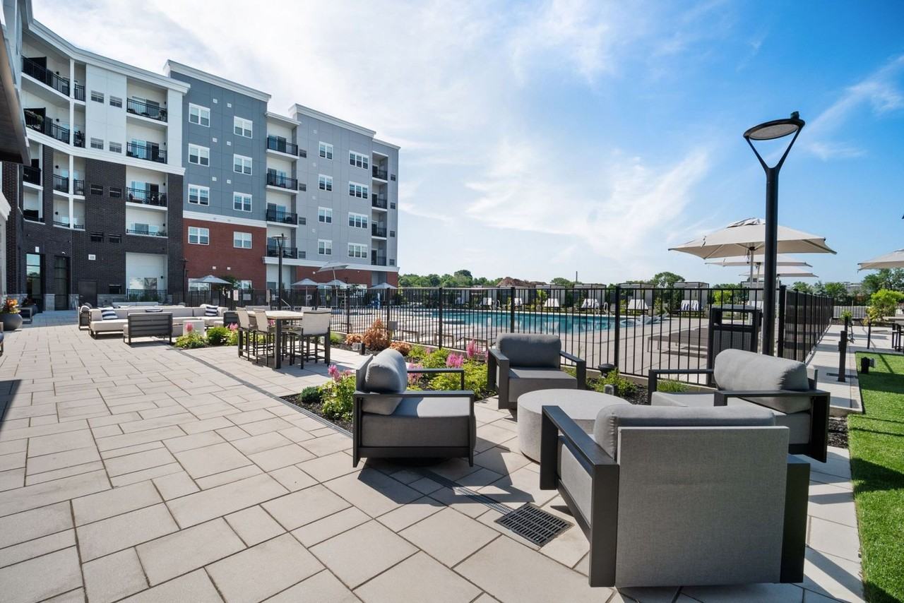 999 Main St - Photo 6 of 34