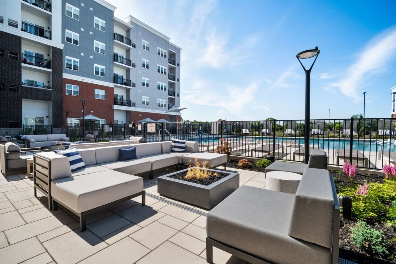 999 Main St - Photo 7 of 34