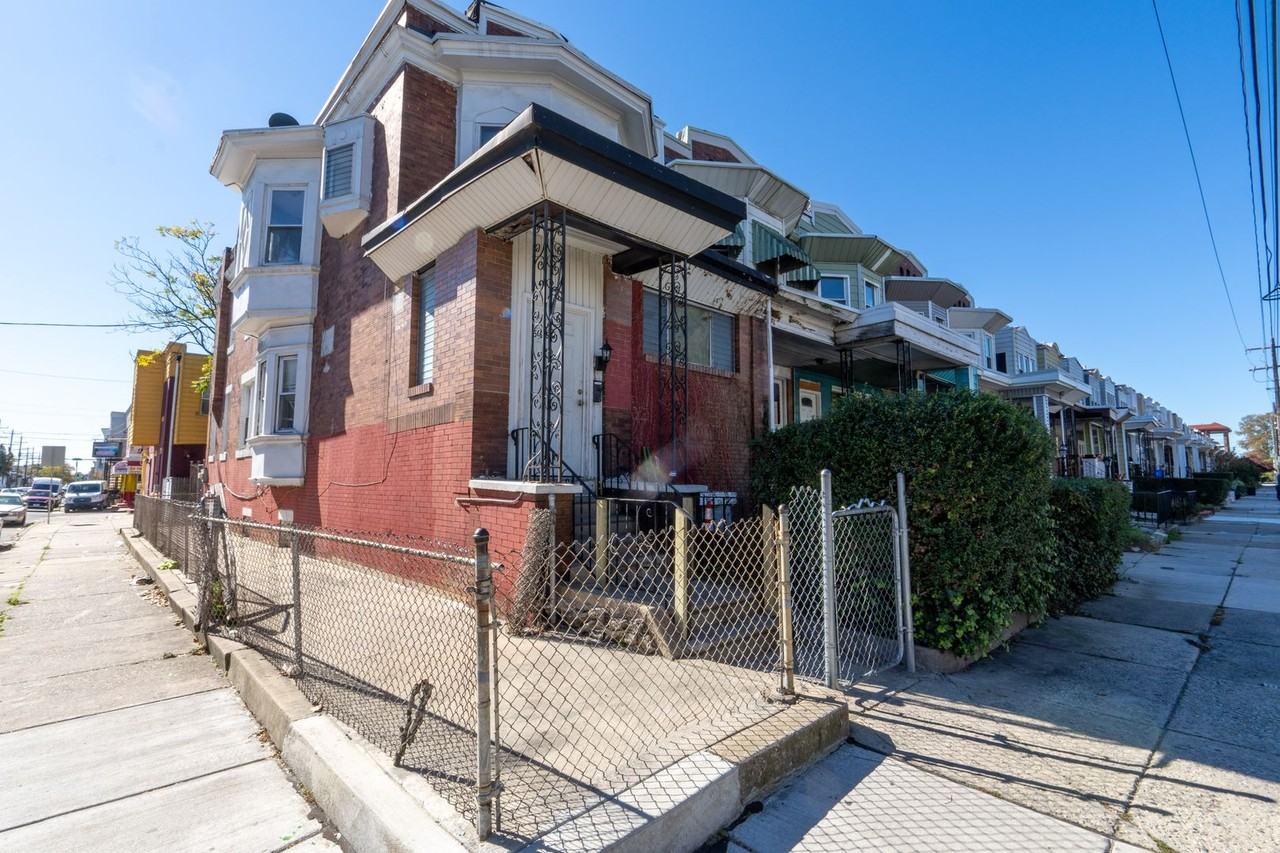 5800 Spruce St - Photo 2 of 39