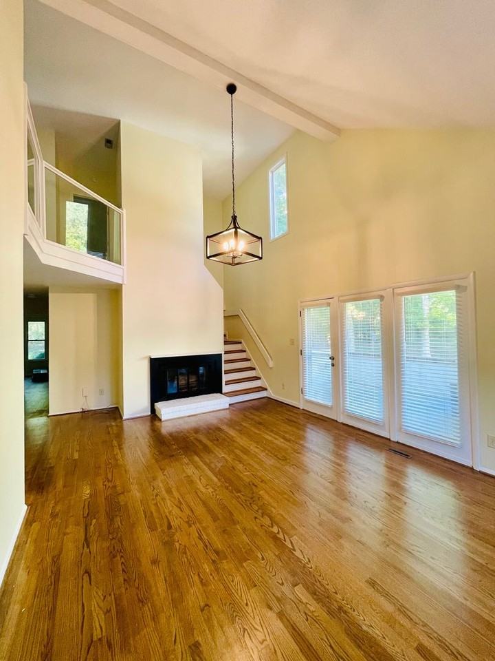 107 Essex Dr - Photo 3 of 23