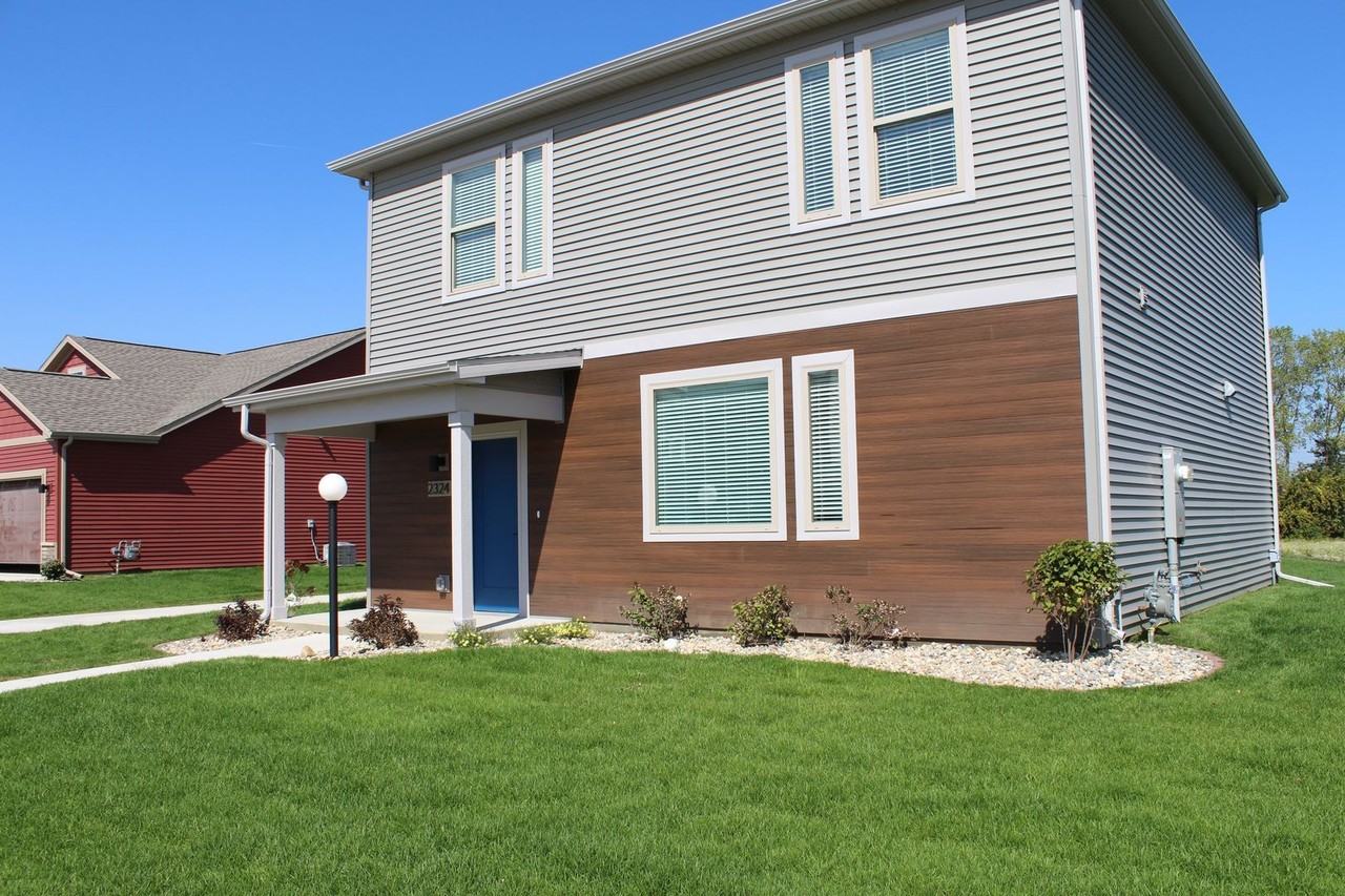 2324 Lovie Ln - Photo 2 of 50