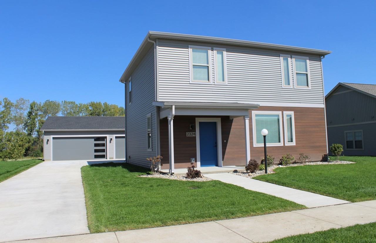 2324 Lovie Ln - Photo 3 of 50