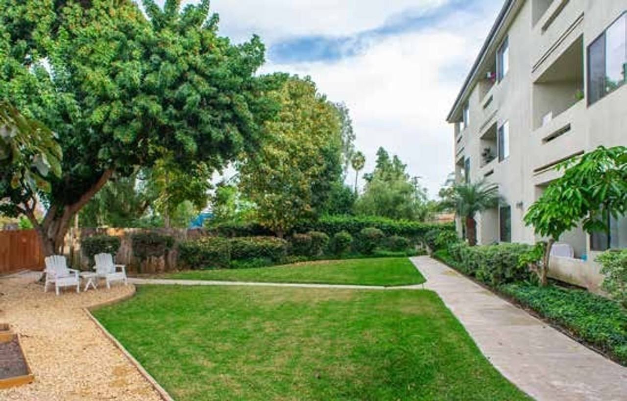 423 Church Ave - Photo 2 of 9