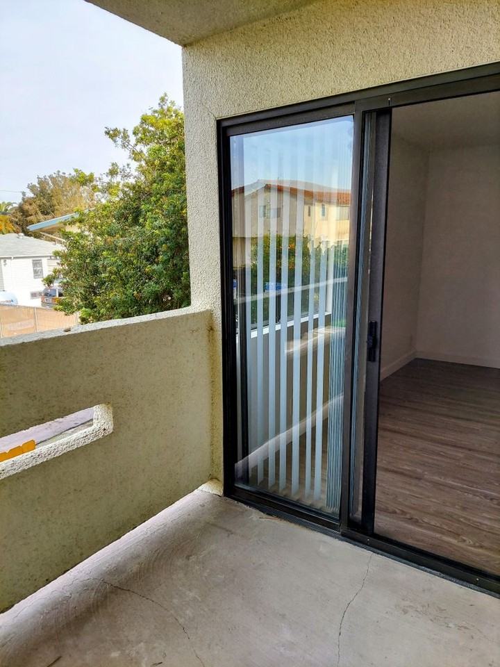 423 Church Ave - Photo 4 of 9