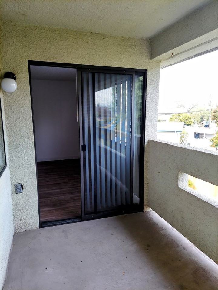 423 Church Ave - Photo 6 of 9