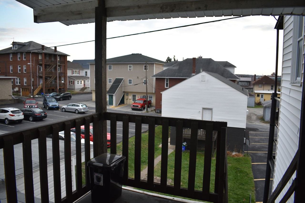 726 Church St - Photo 2 of 8