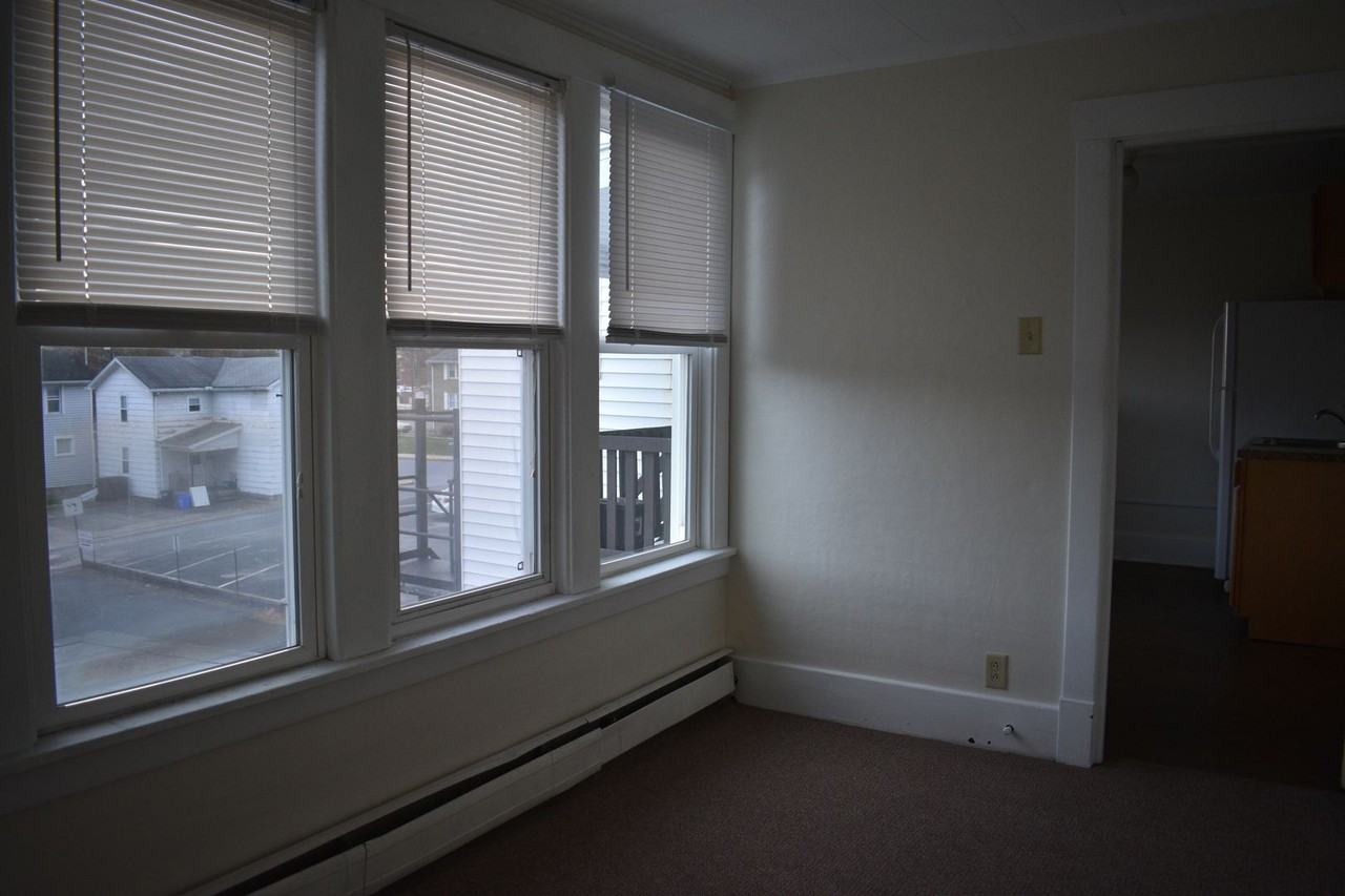 726 Church St - Photo 3 of 8