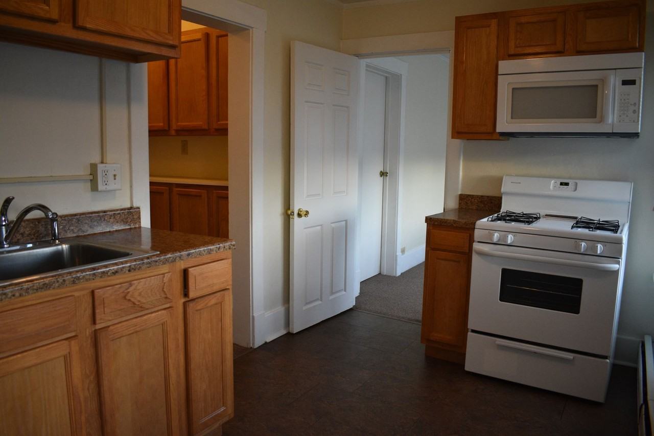 726 Church St - Photo 4 of 8