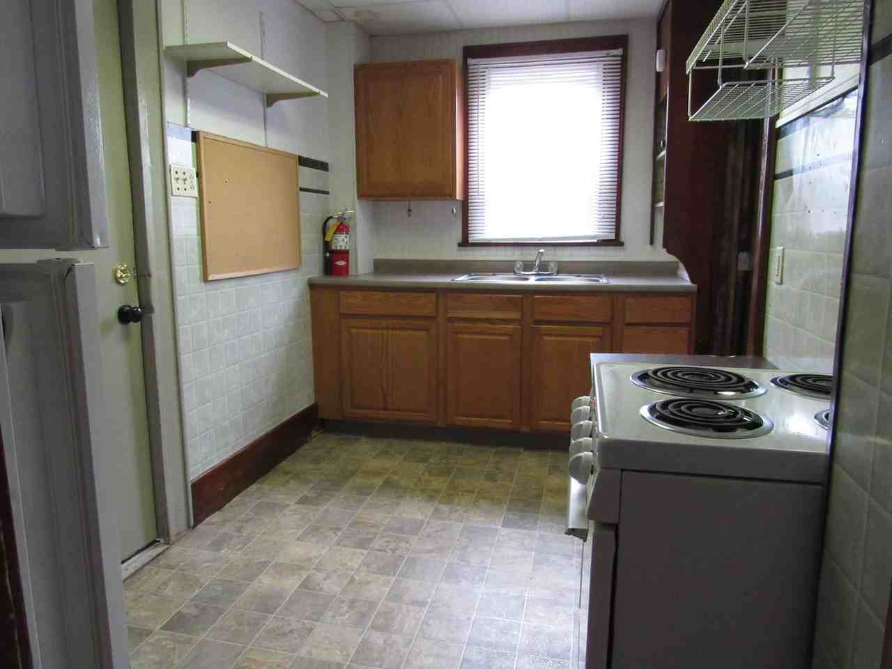 820 Grant St - Photo 3 of 14