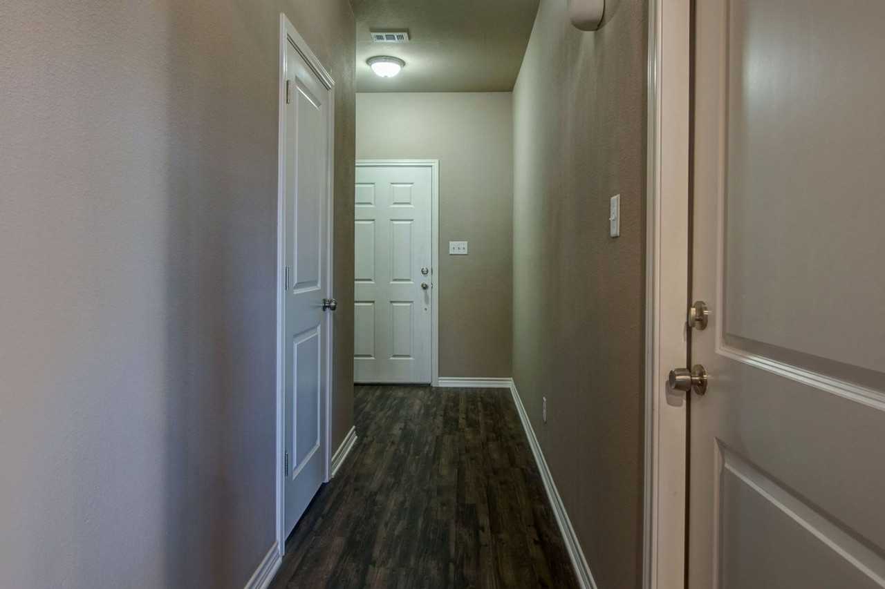 The Revelry 4/4.5 - Photo 3 of 20