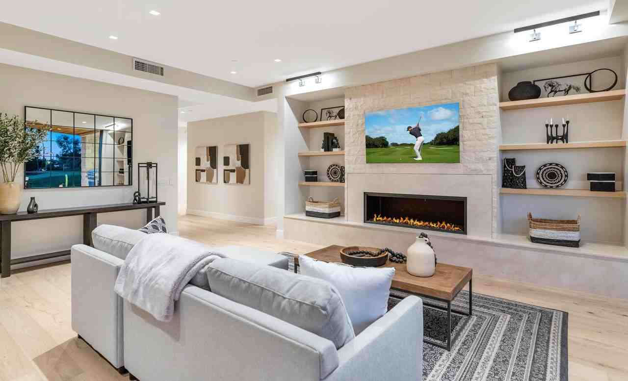 6331 E Phoenician Blvd #1 - Photo 3 of 34