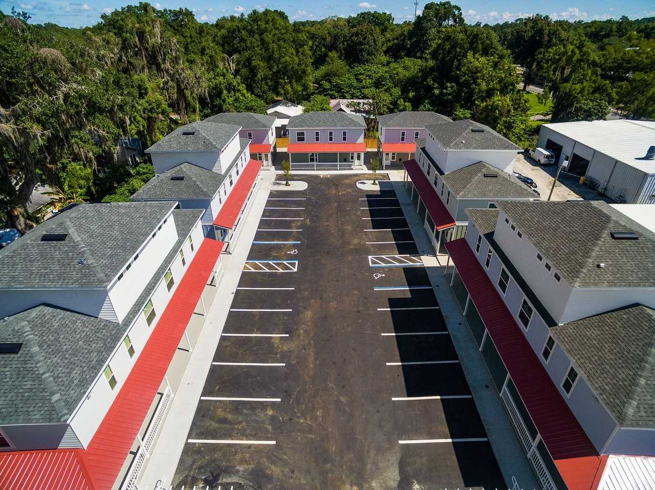 622 Nw 3rd Ave - Photo 4 of 44