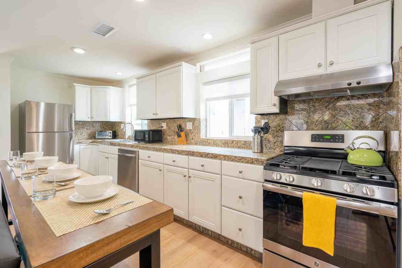 1236 Summit Ave - Photo 3 of 26