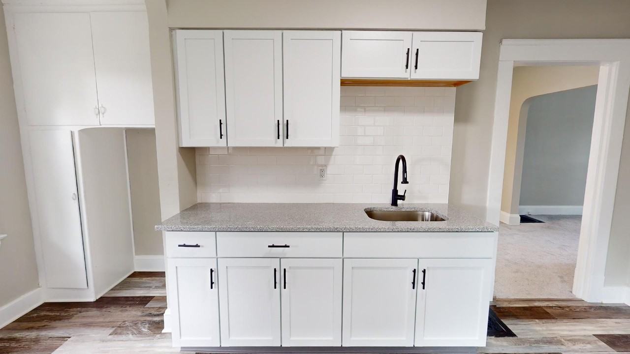 1501 Botany Ave - Photo 2 of 50