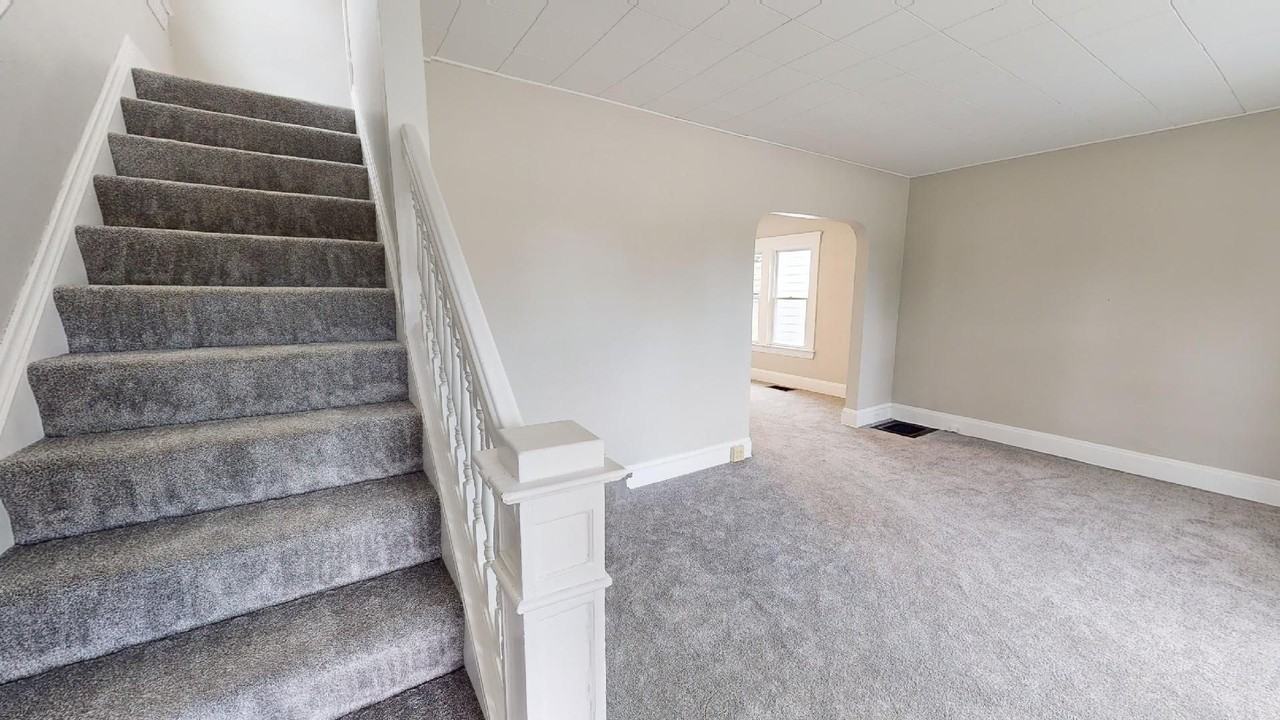 1501 Botany Ave - Photo 3 of 50