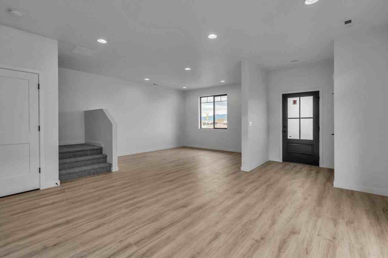 2940 N Phoenix Ln - Photo 6 of 31