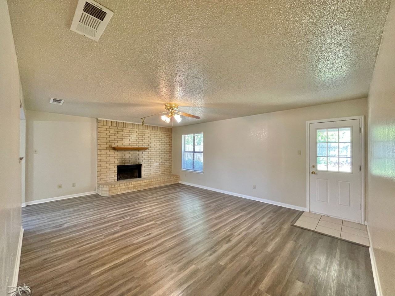 109 Southbrook Dr - Photo 2 of 21