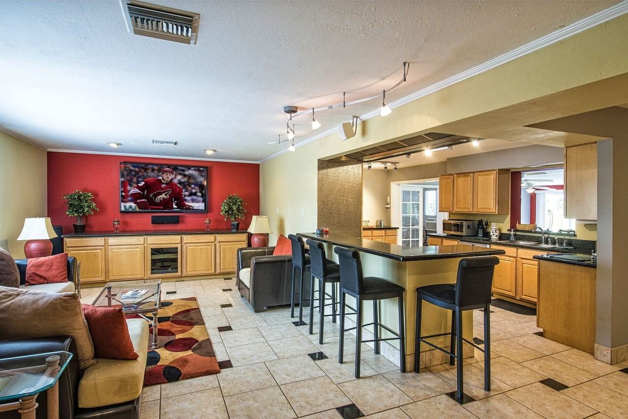 4406 N Dromedary Rd - Photo 2 of 18