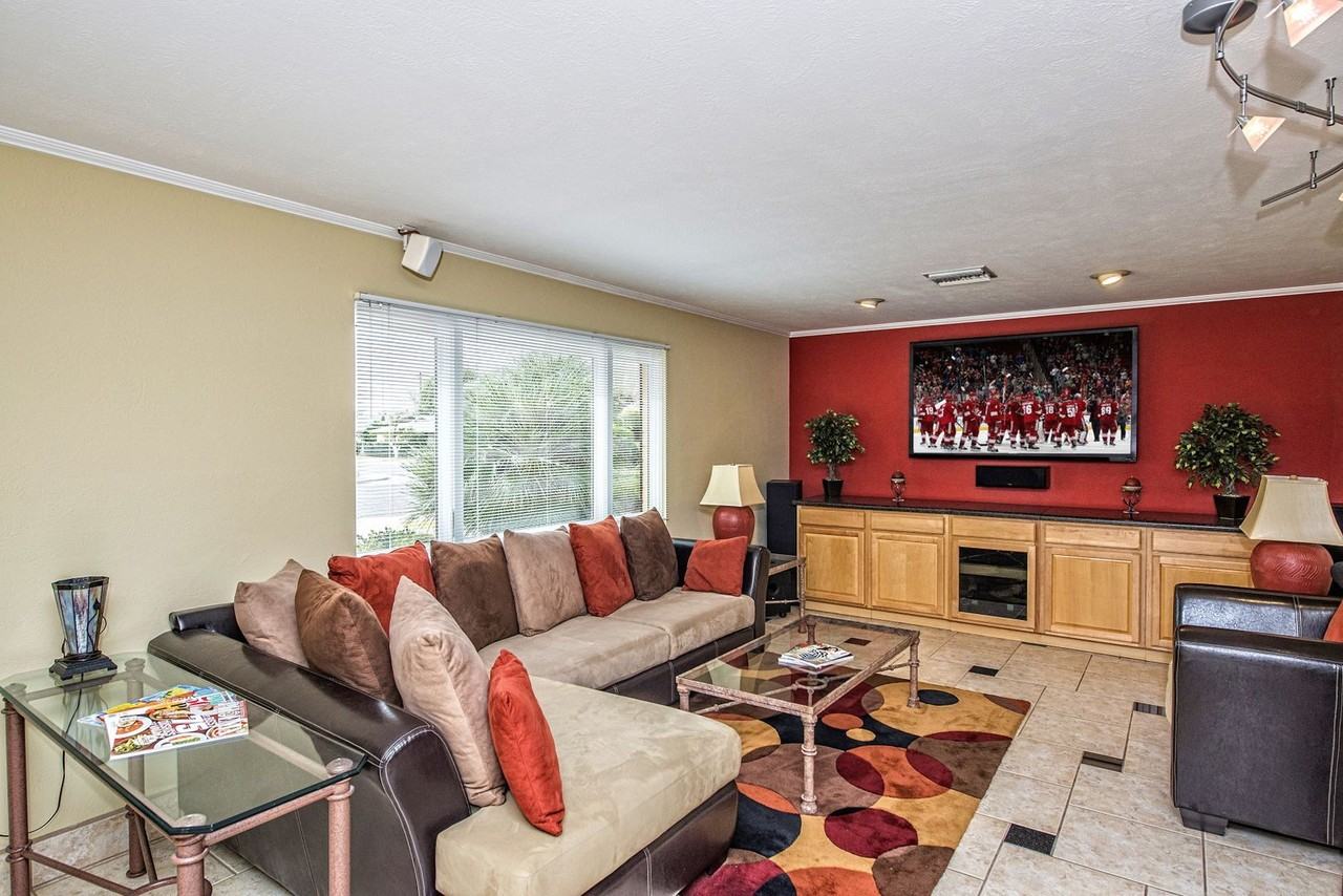 4406 N Dromedary Rd - Photo 3 of 18