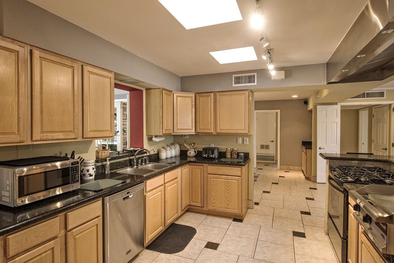 4406 N Dromedary Rd - Photo 5 of 18