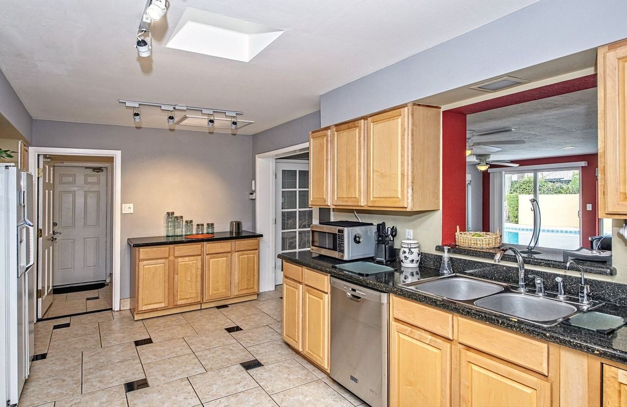 4406 N Dromedary Rd - Photo 7 of 18