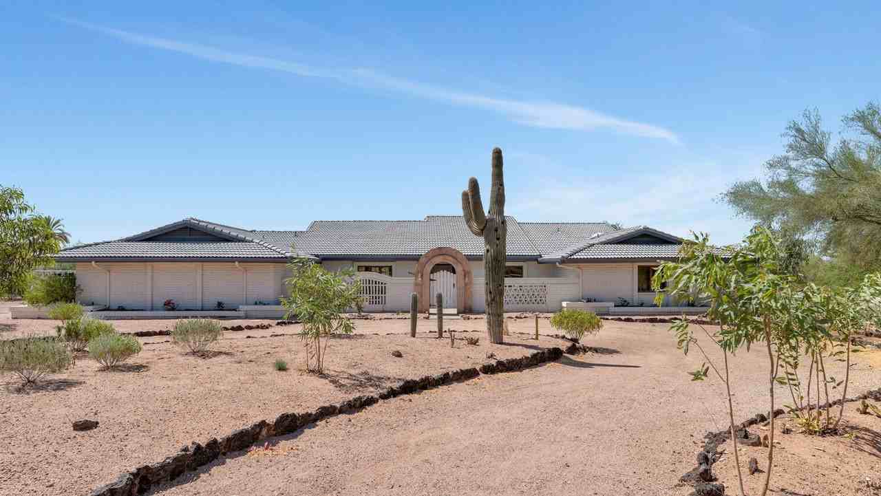 3411 E Valley Vista Ln - Photo 2 of 32