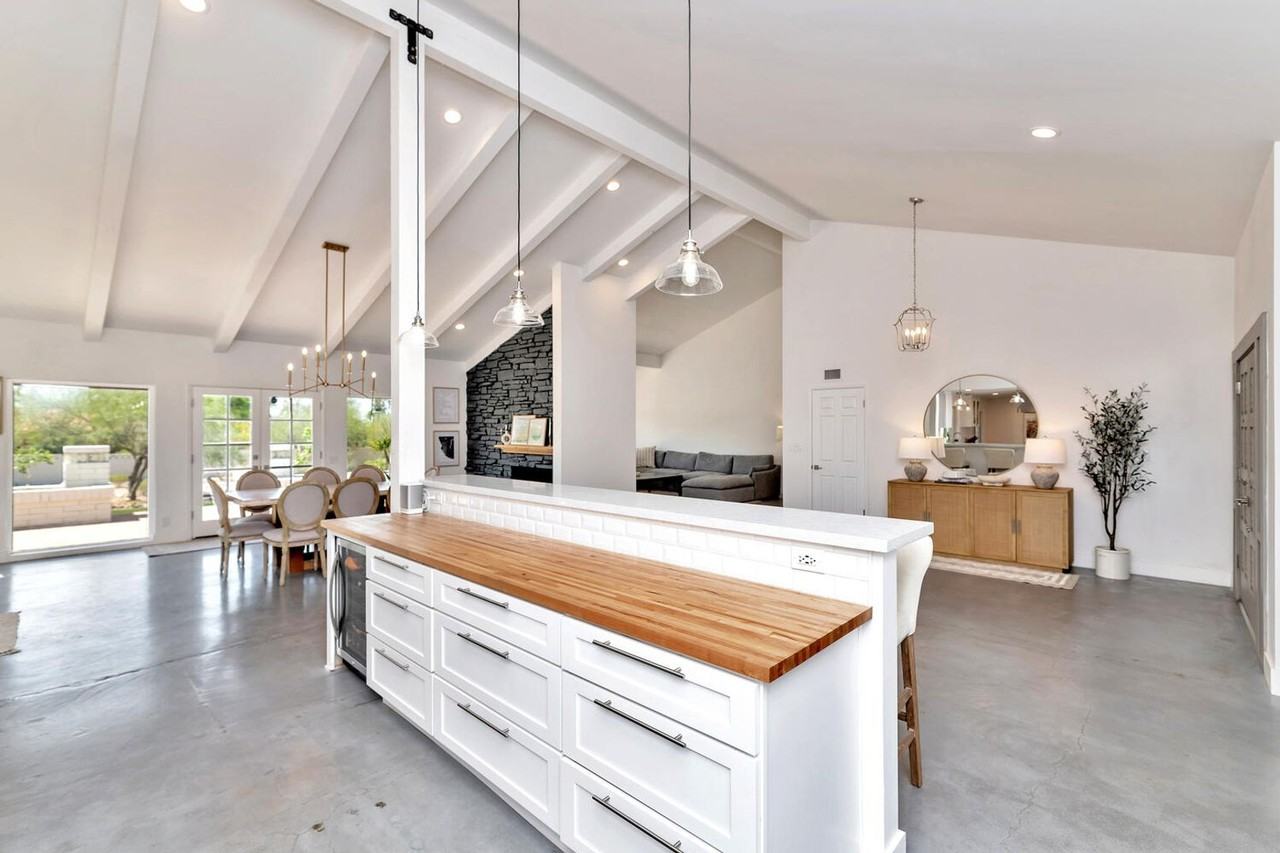 3411 E Valley Vista Ln - Photo 4 of 32