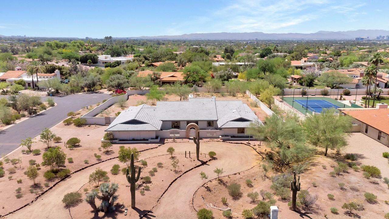 3411 E Valley Vista Ln - Photo 3 of 32