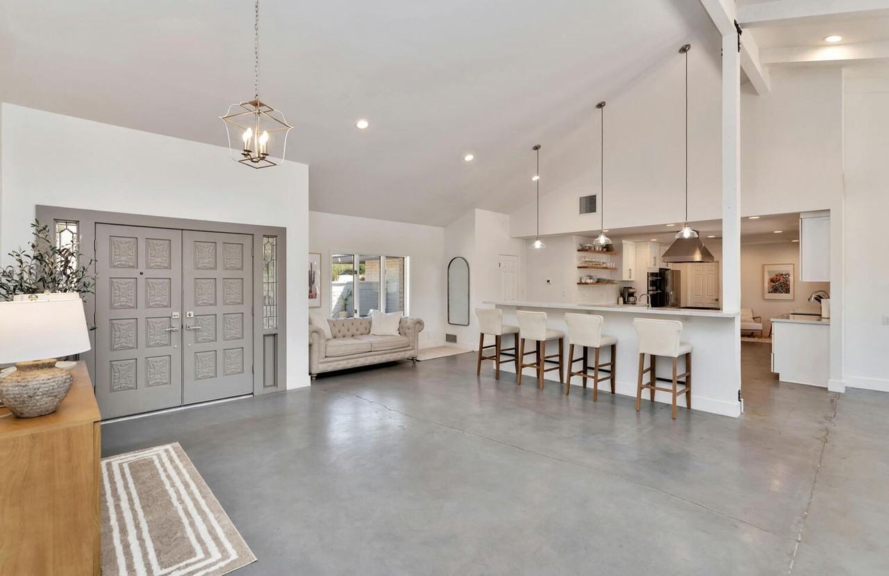 3411 E Valley Vista Ln - Photo 6 of 32