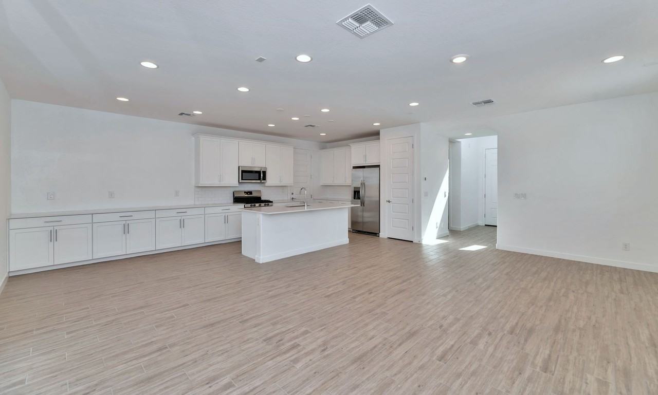 9918 E Texas Ave - Photo 4 of 32