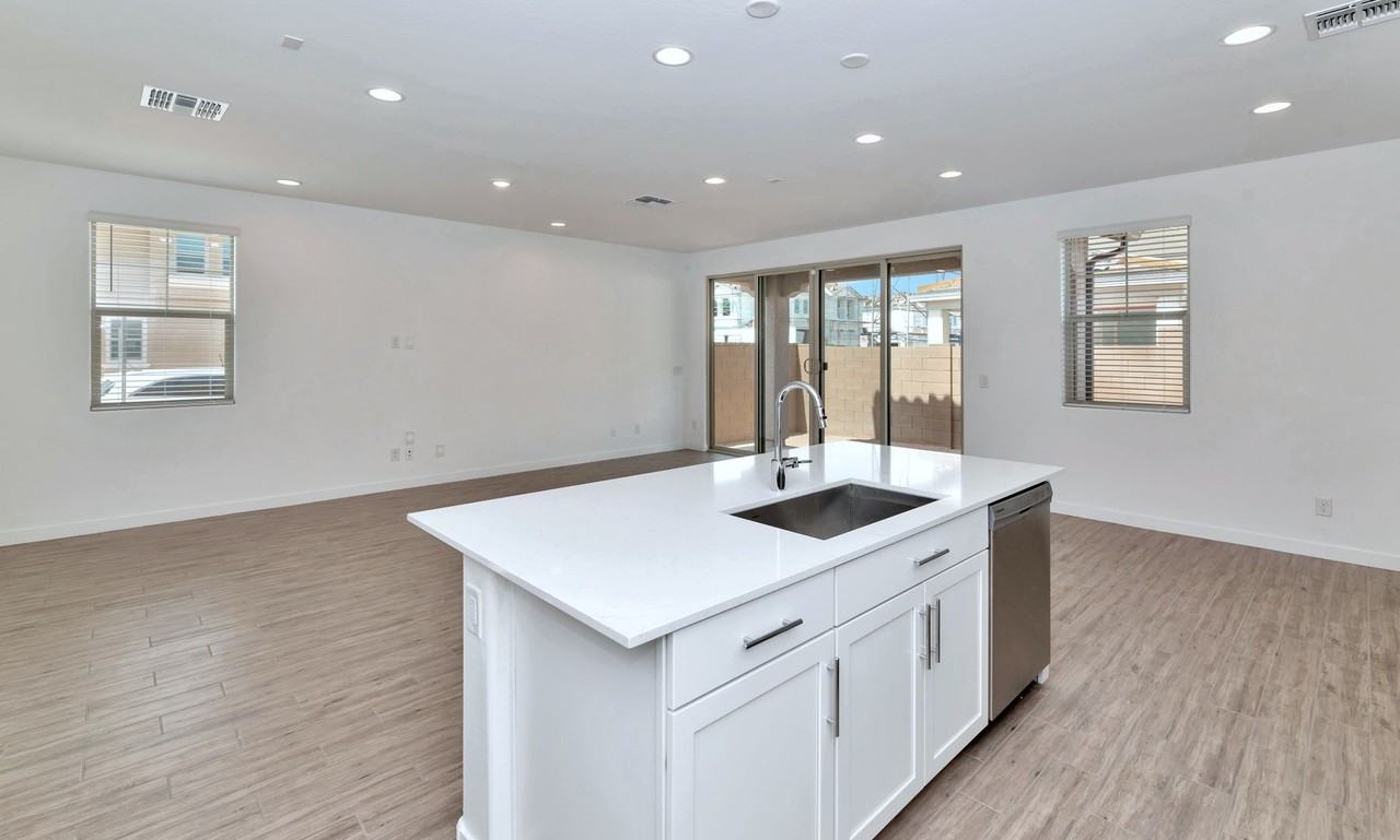 9918 E Texas Ave - Photo 5 of 32