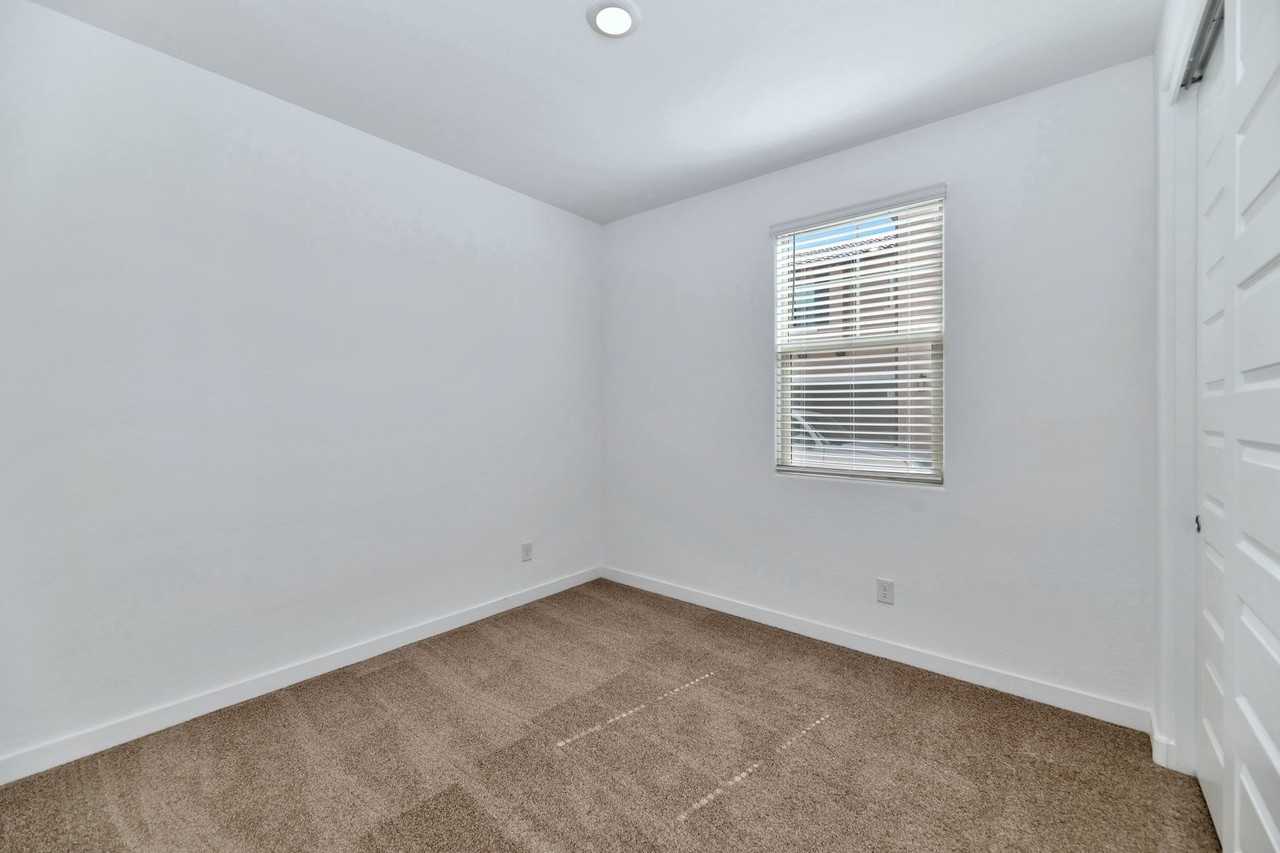 9918 E Texas Ave - Photo 6 of 32