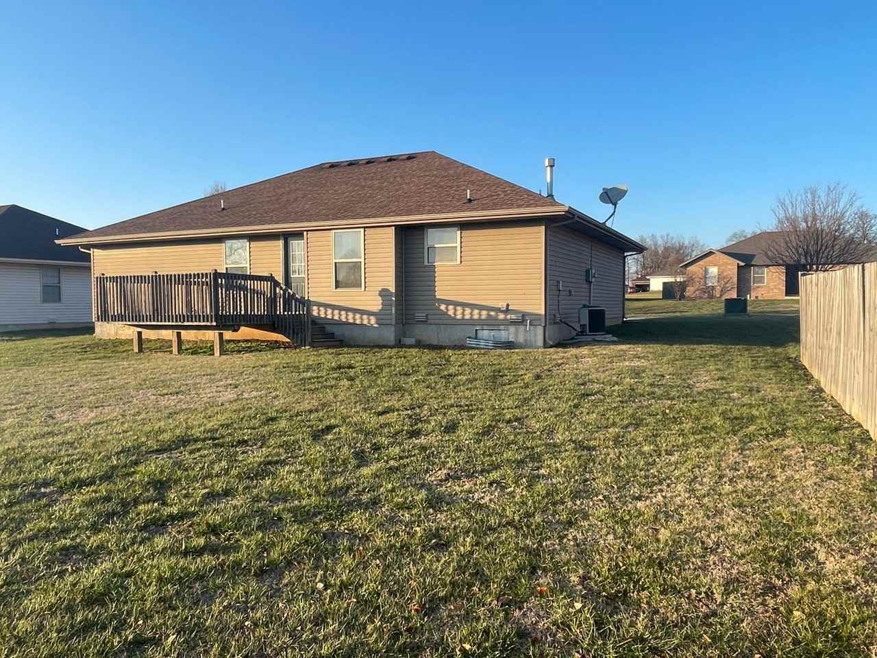 1004 E Melton Rd - Photo 2 of 8