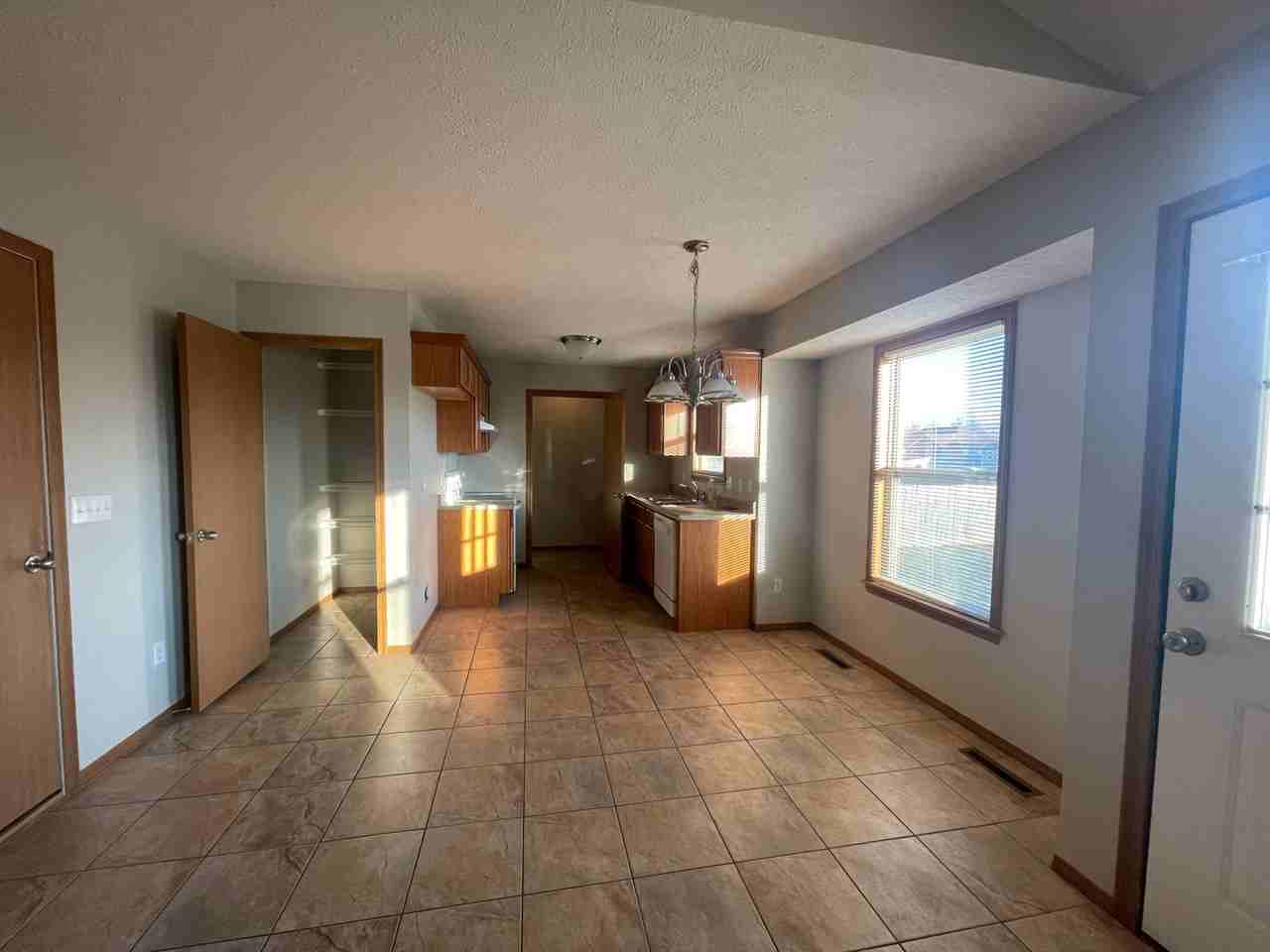 1004 E Melton Rd - Photo 3 of 8