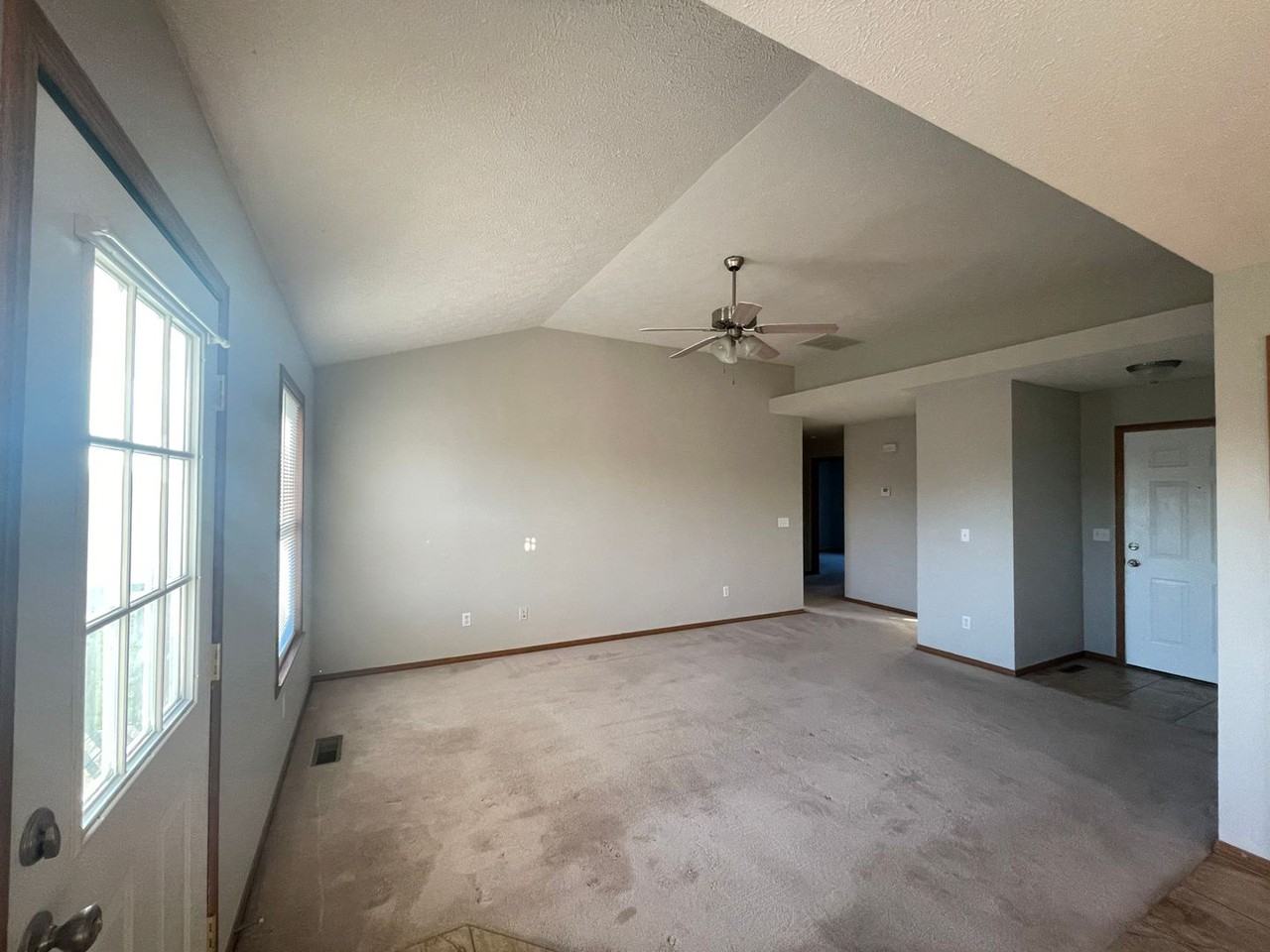 1004 E Melton Rd - Photo 4 of 8