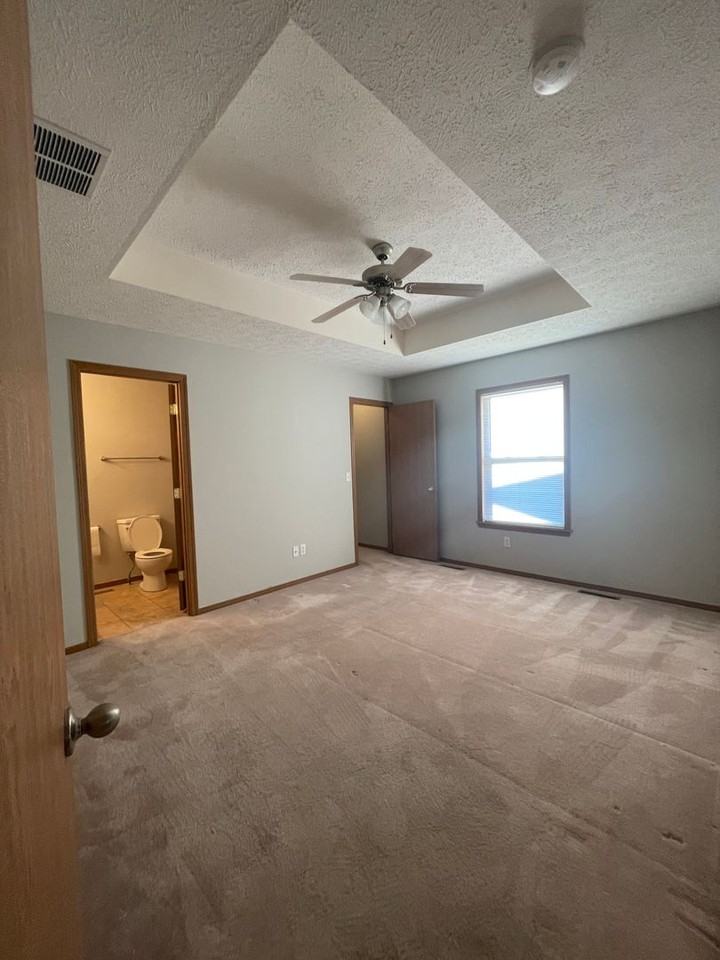 1004 E Melton Rd - Photo 5 of 8