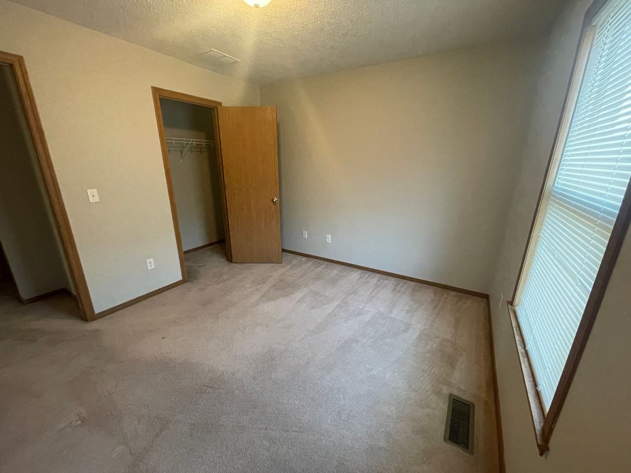 1004 E Melton Rd - Photo 6 of 8