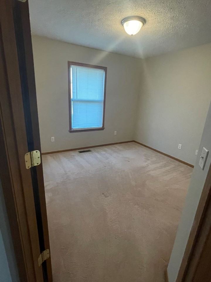 1004 E Melton Rd - Photo 7 of 8